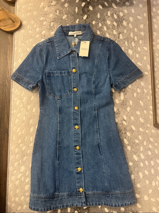 Avara Dresses & Skirts - Avara Denim Button-Front Short Sleeve Dress in Blue